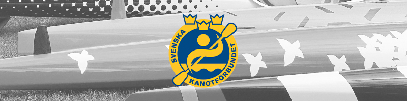 Kapsejsad kanot med varningstriangel